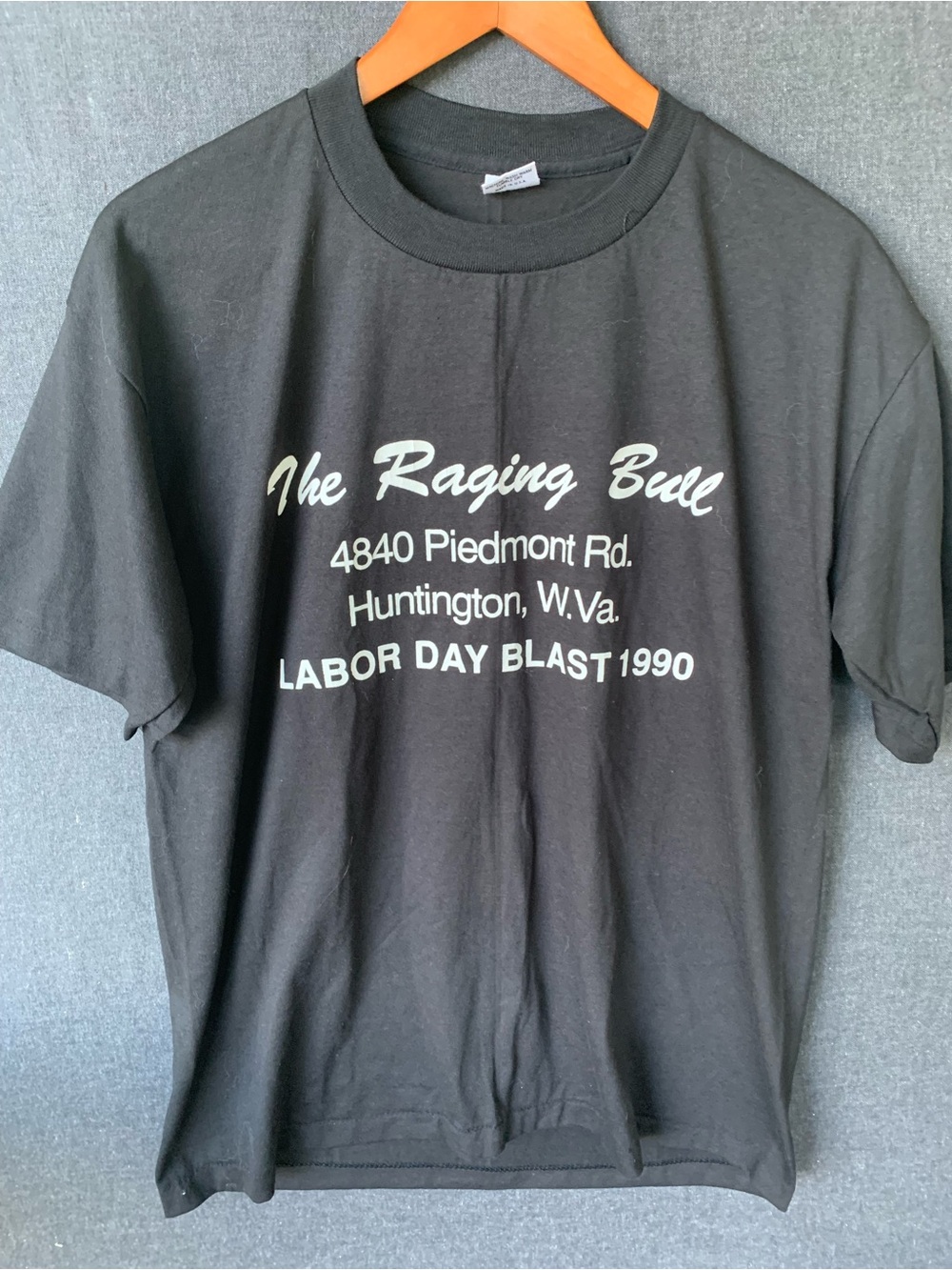 Vintage 1990 Raging Bull Huntington West Va. Bar Restaurant Tee Shirt 90s View 2